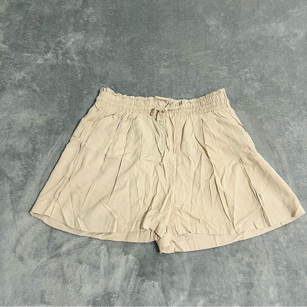 Cream Shorts, perfect for summer🏝️